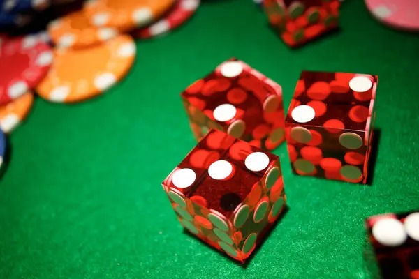 Comparison of Auto Roulette and traditional live roulette table layouts